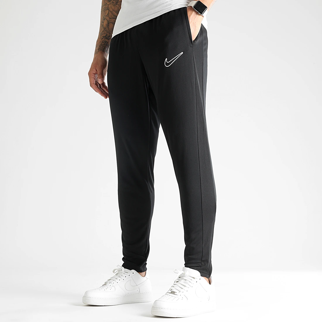 nike_366377_DR1666_010_20230324T150810_01