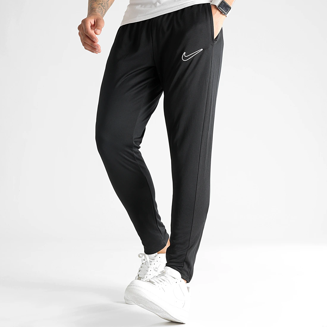 nike_366377_DR1666_010_20230324T150813_03