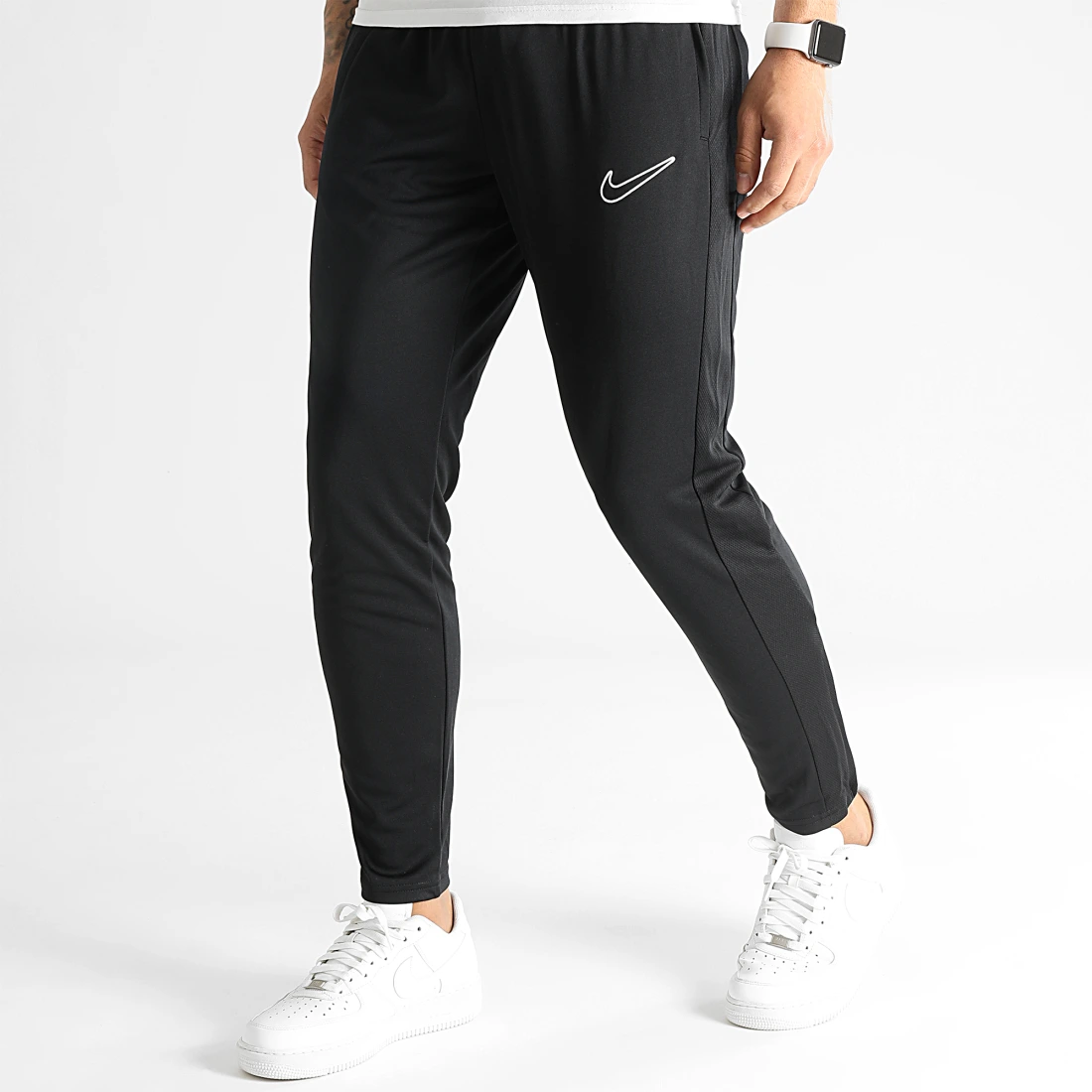 nike_366377_DR1666_010_20230324T150814_04