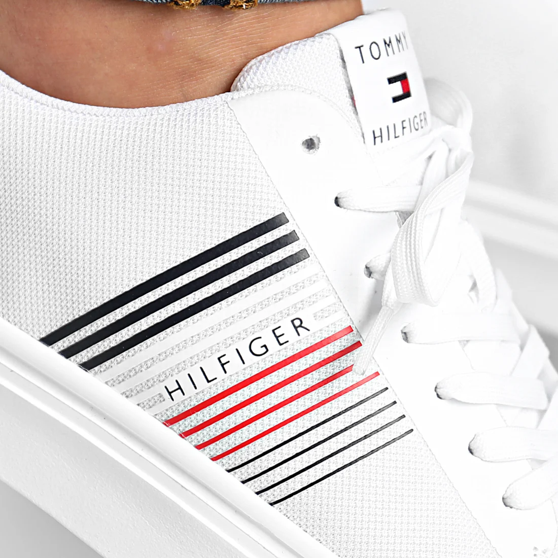 tommy-hilfiger_219831_FM0FM02836_YBR_20200804T151444_02