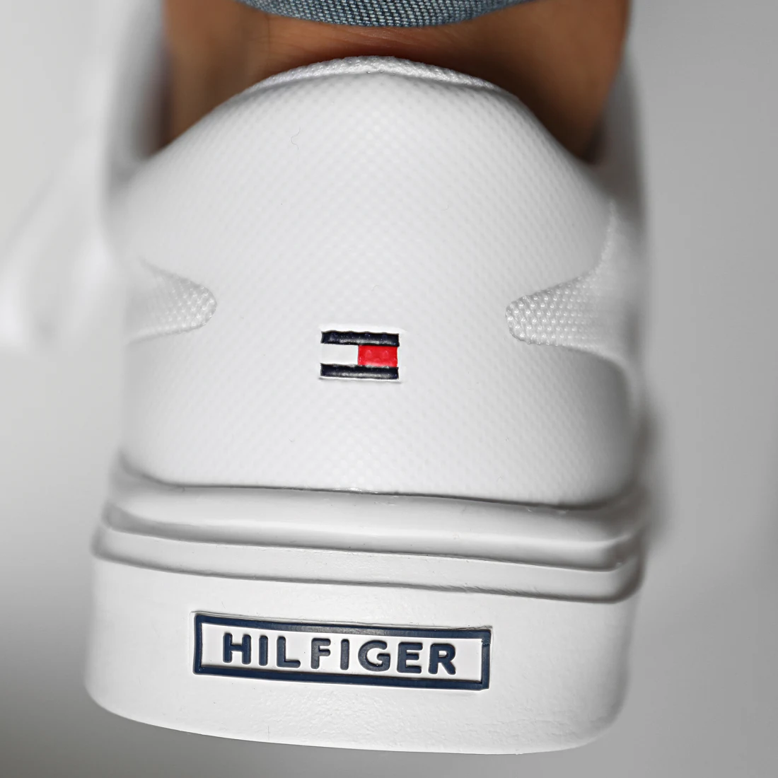 tommy-hilfiger_219831_FM0FM02836_YBR_20200804T151457_04