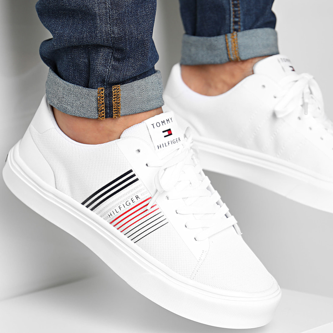 tommy-hilfiger_219831_FM0FM02836_YBR_TPDT_20210806T164146_01