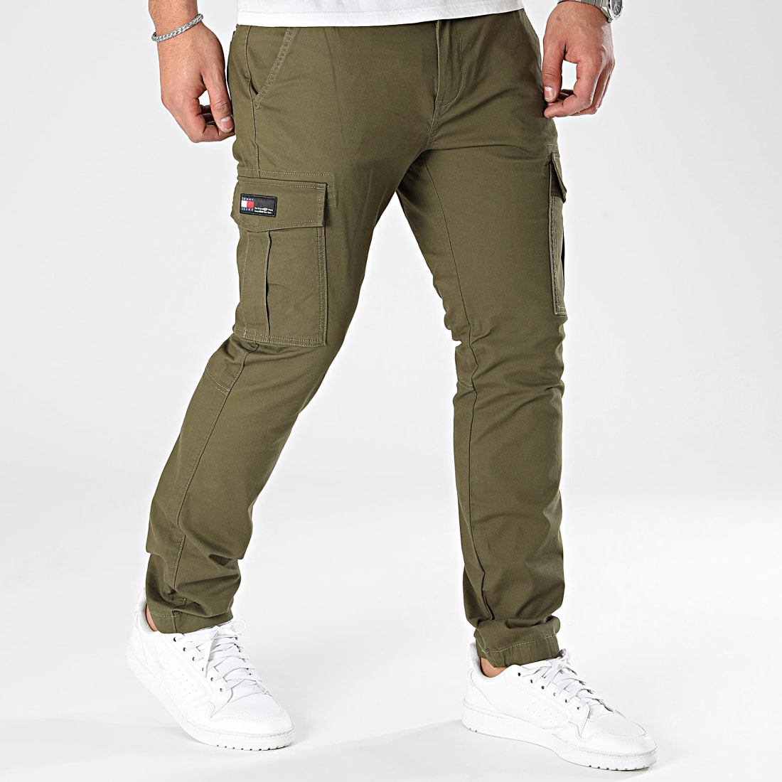 tommy-hilfiger_403901_DM0DM18940_MR1_20240208T155133_01