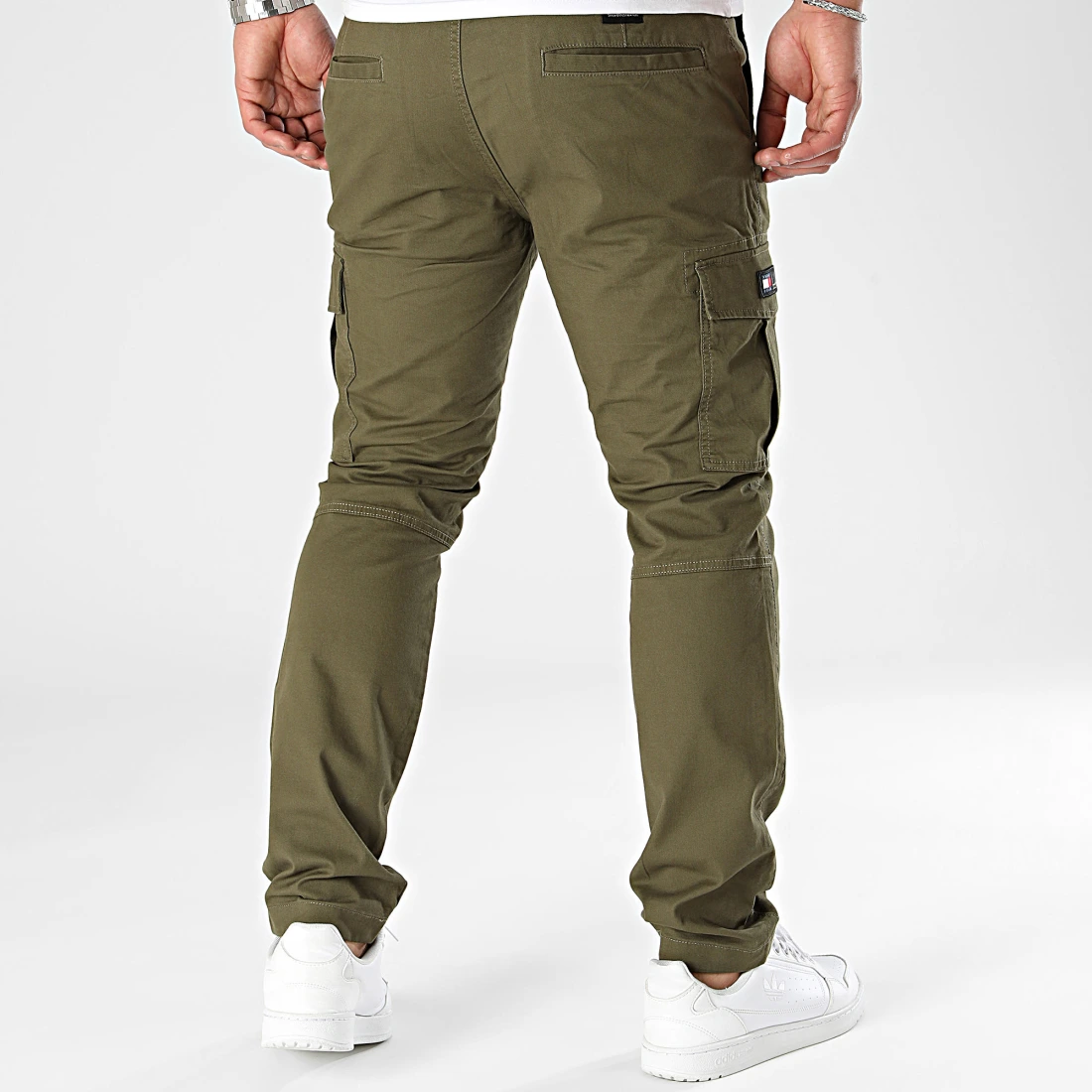 tommy-hilfiger_403901_DM0DM18940_MR1_20240208T155144_04