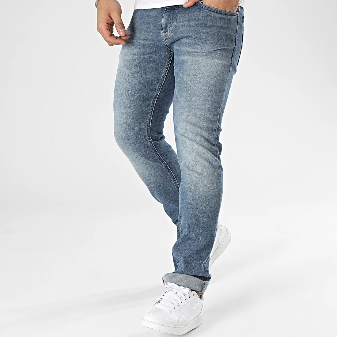 tommy-hilfiger_406606_DM0DM18721_1BK_20240215T145517_03