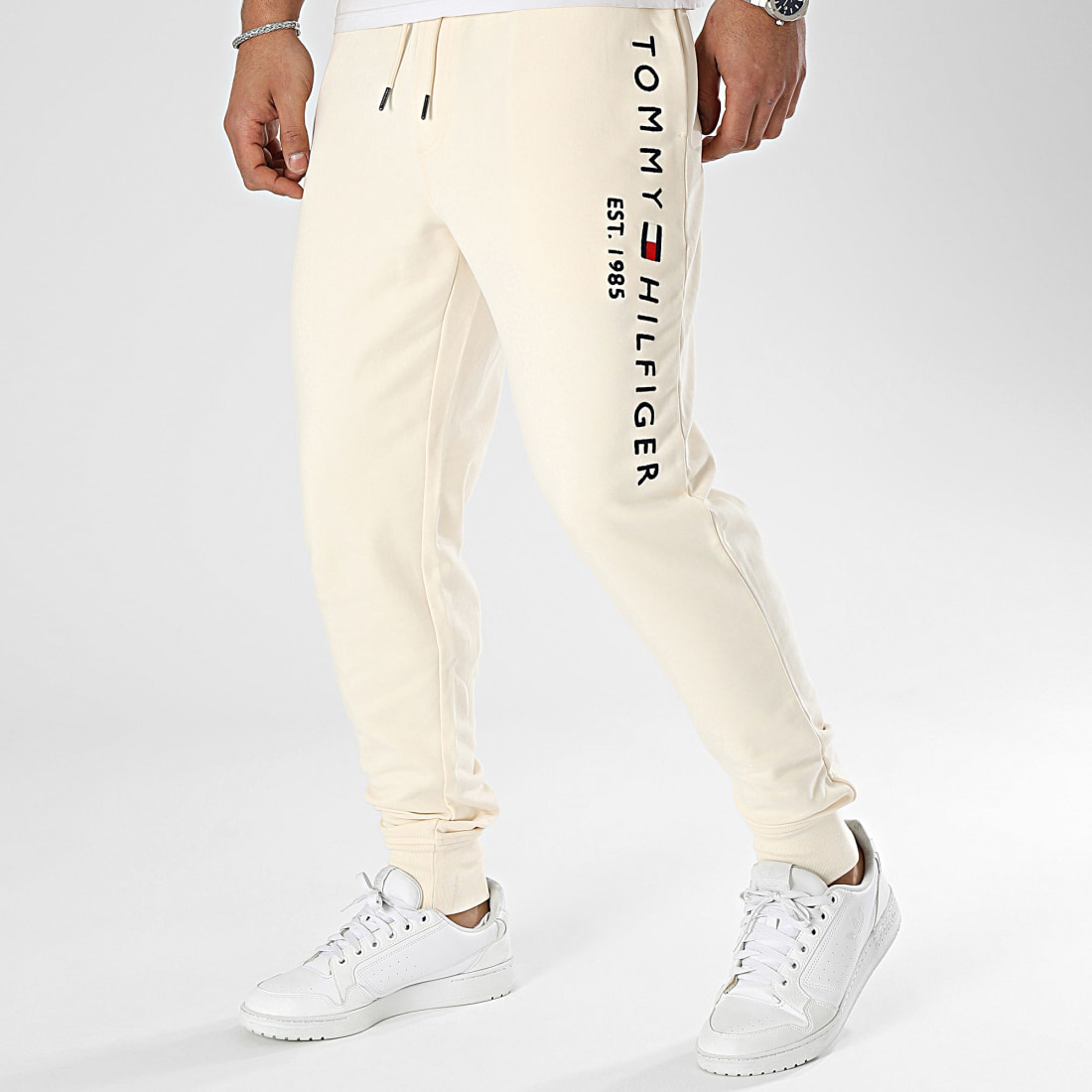 tommy-hilfiger_406671_MW0MW08388_AEF_20240215T151920_01