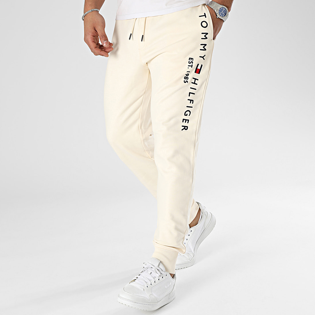 tommy-hilfiger_406671_MW0MW08388_AEF_20240215T151923_03